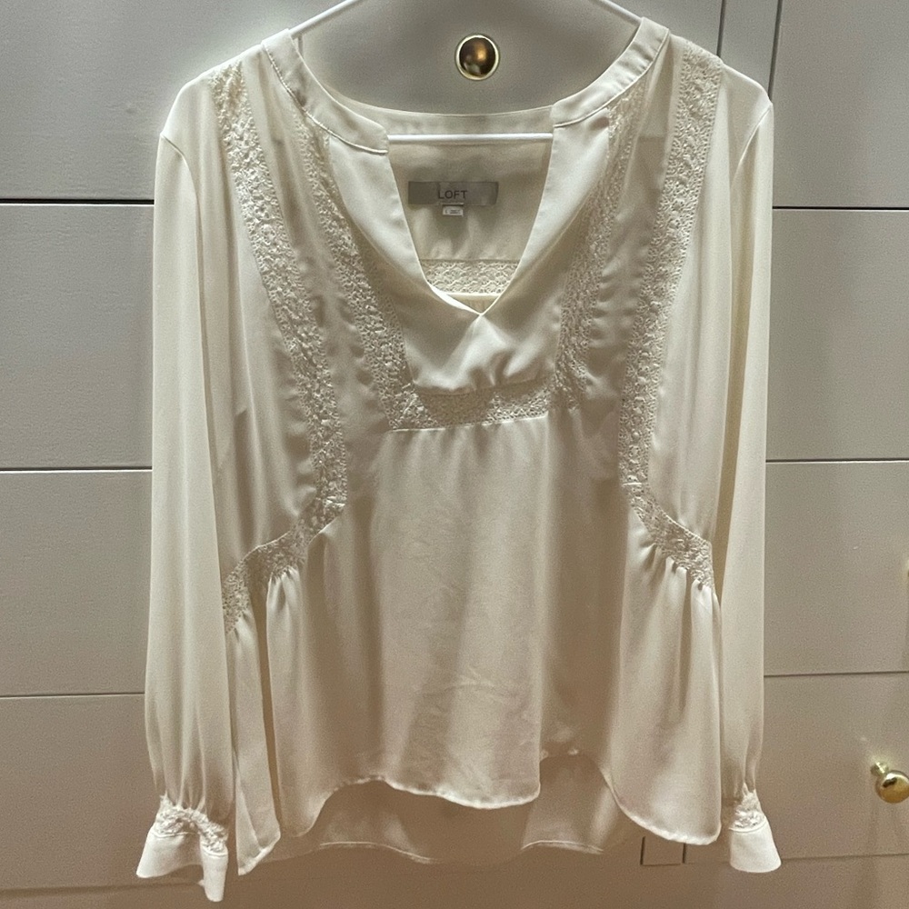 Loft Flowy Top Size Small in White